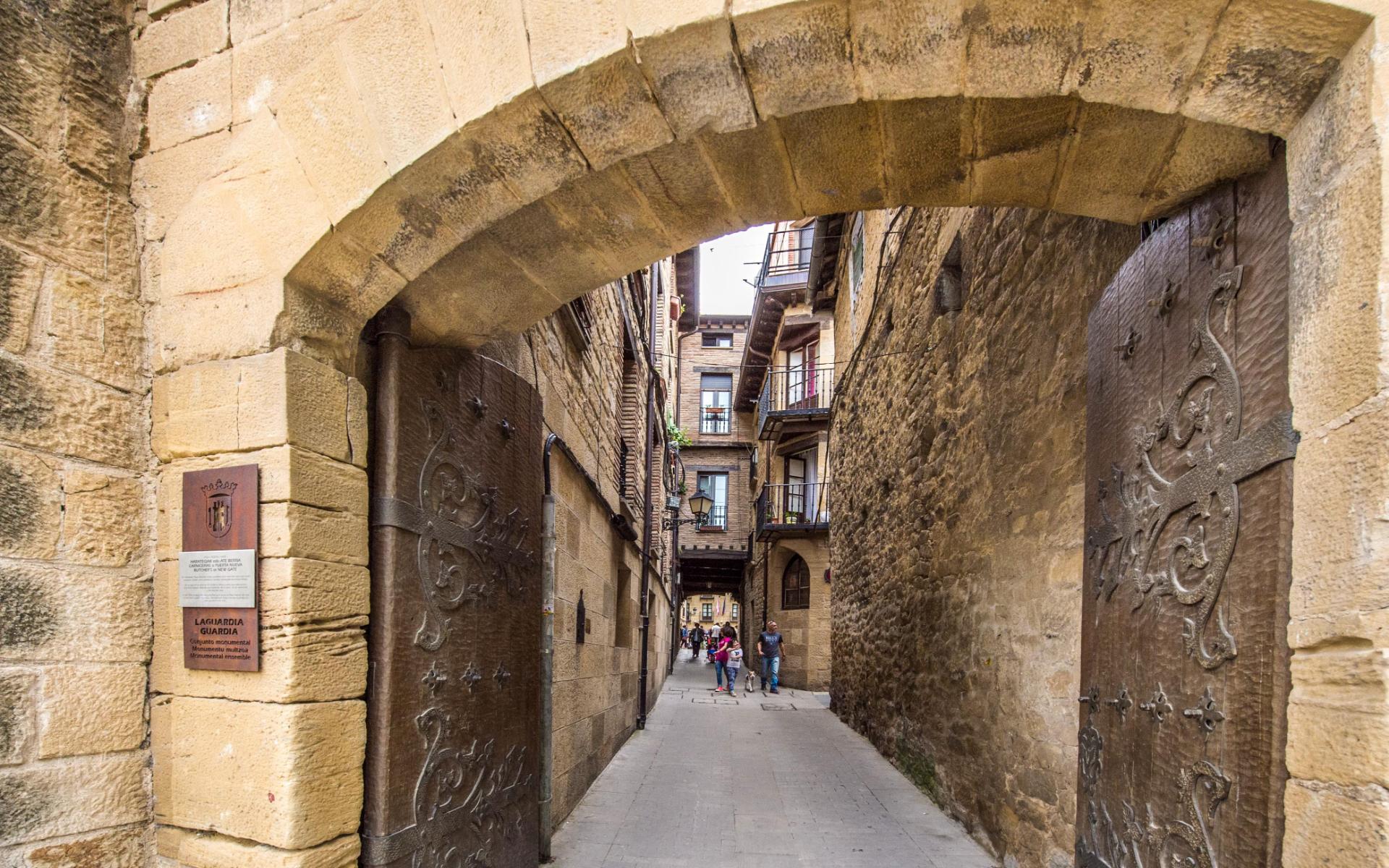 Una calle de Laguardia (Álava)