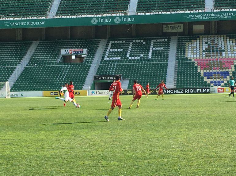 Un momento del Elche-Changchun Yatai jugado en el Martínez Valero