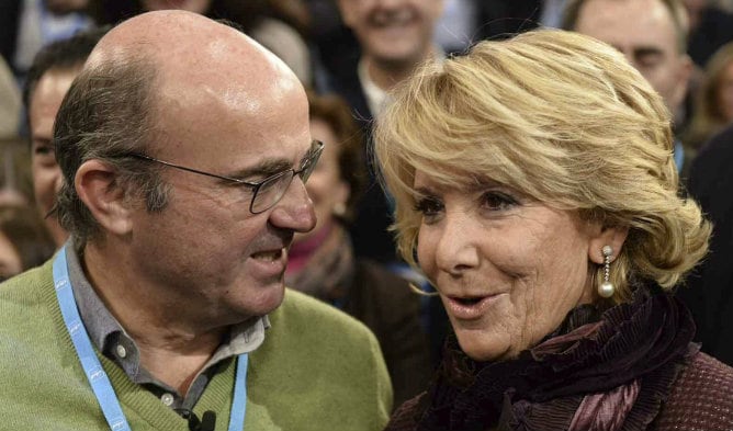 Esperanza Aguirre junto a el ministro de Economía, Luis de Guindos, en la Convención Nacional del PP celebrada este fin de semana