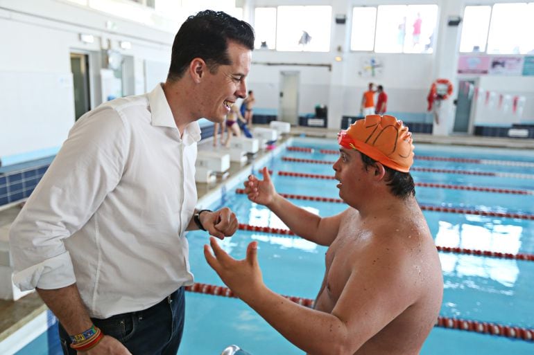 Nacho Gil con el alcalde de Elda, Rubén Alfaro