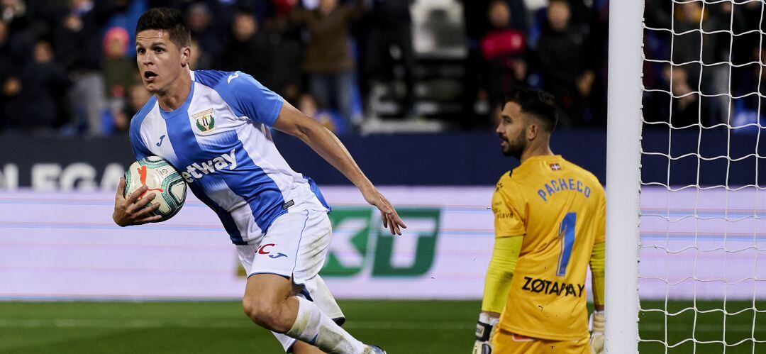 Carrillo celebra un gol ante el Deportivo Alavés