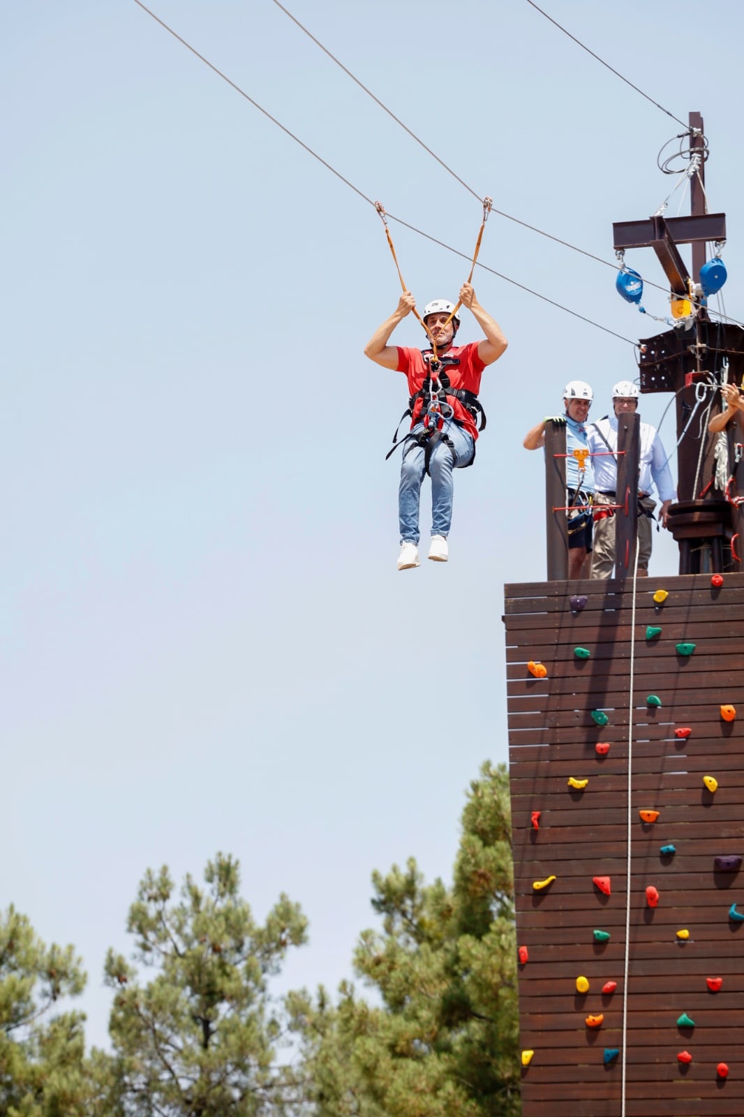 Tirolina adaptada y accesible para personas con discapacidad