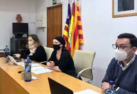 La presidenta del Consell Insular en la reunión celebrada ayer