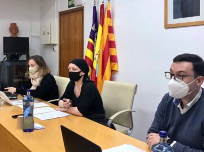 La presidenta del Consell Insular en la reunión celebrada ayer