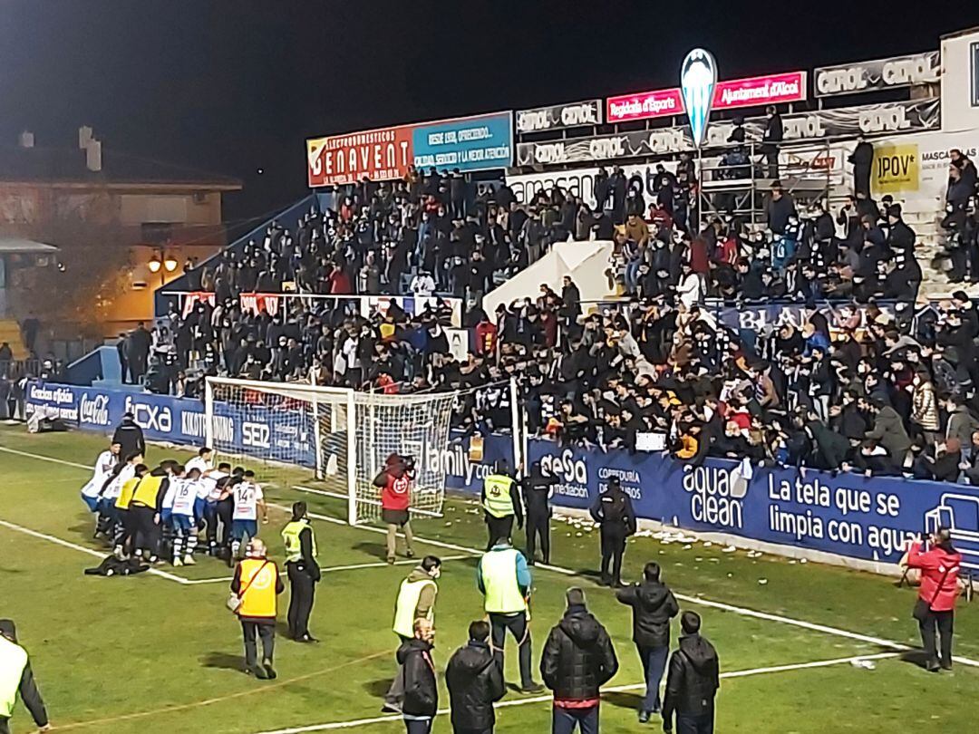 Imagen del final del partido entre el Alcoyano y el Levante en el Collao