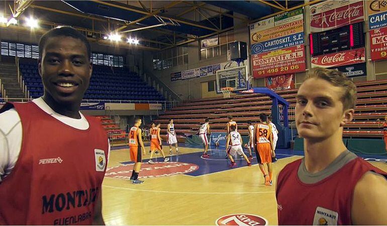 Moussa Diagné (i) y Ludde Hakanson, durante uno de los entrenamientos de esta semana