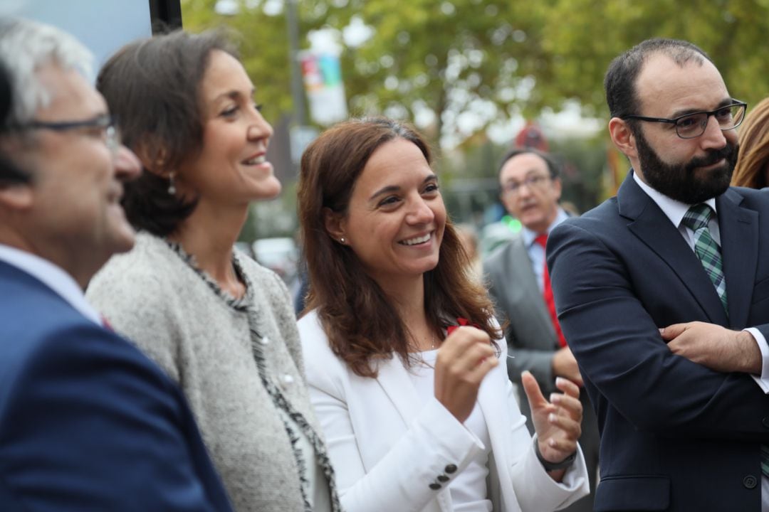 (Izquierda) La ministra de Industria, Comercio y Turismo, Reyes Maroto, la alcaldesa de Getafe, Sara Hernández y el consejero de Economía de la Comunidad de Madrid, Manuel Giménez, en una foto de archivo.