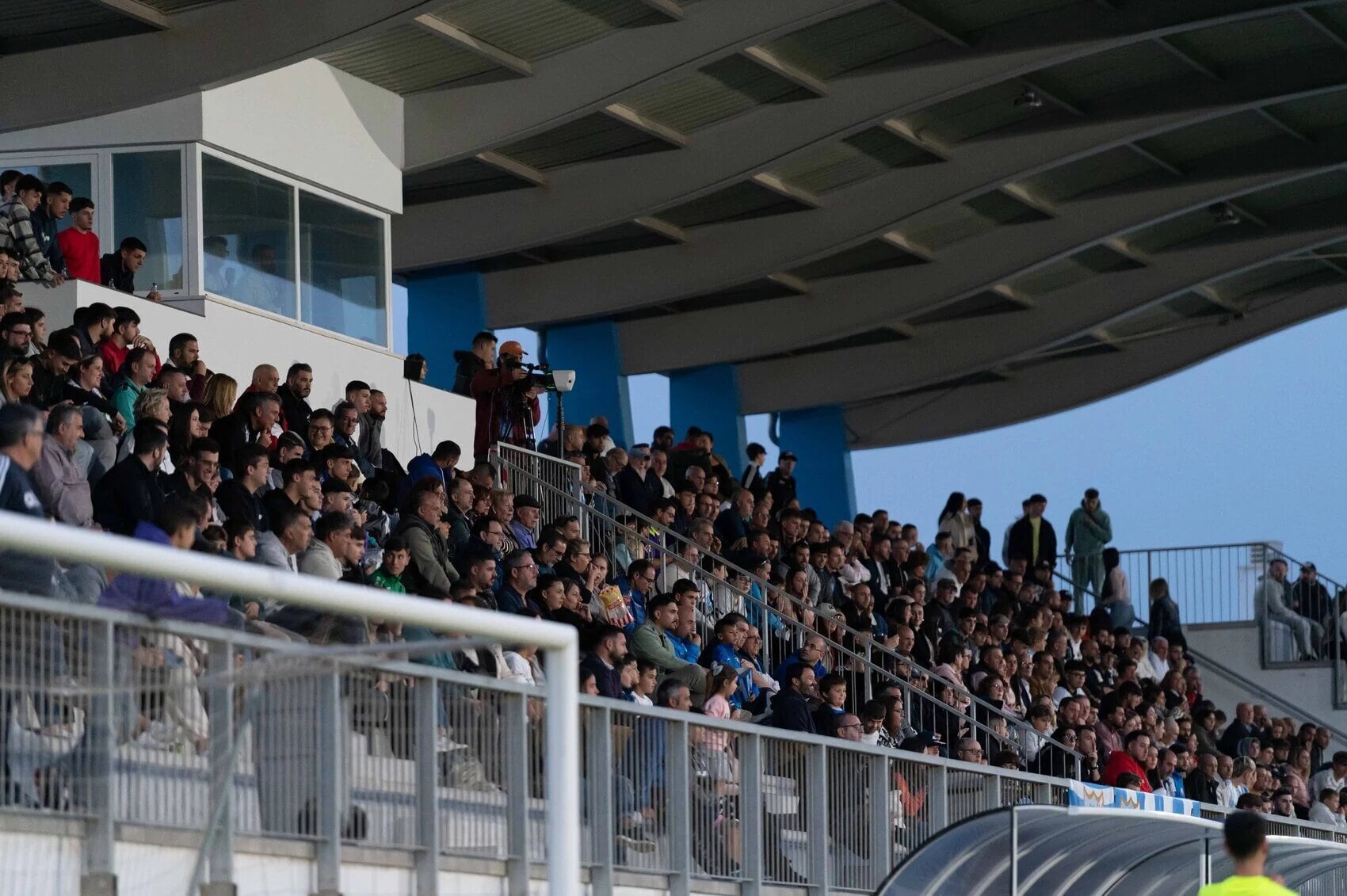 Imagen de la grada principal de la Ciudad Deportiva Fundación MCF, donde el Real Jaén juega el domingo.