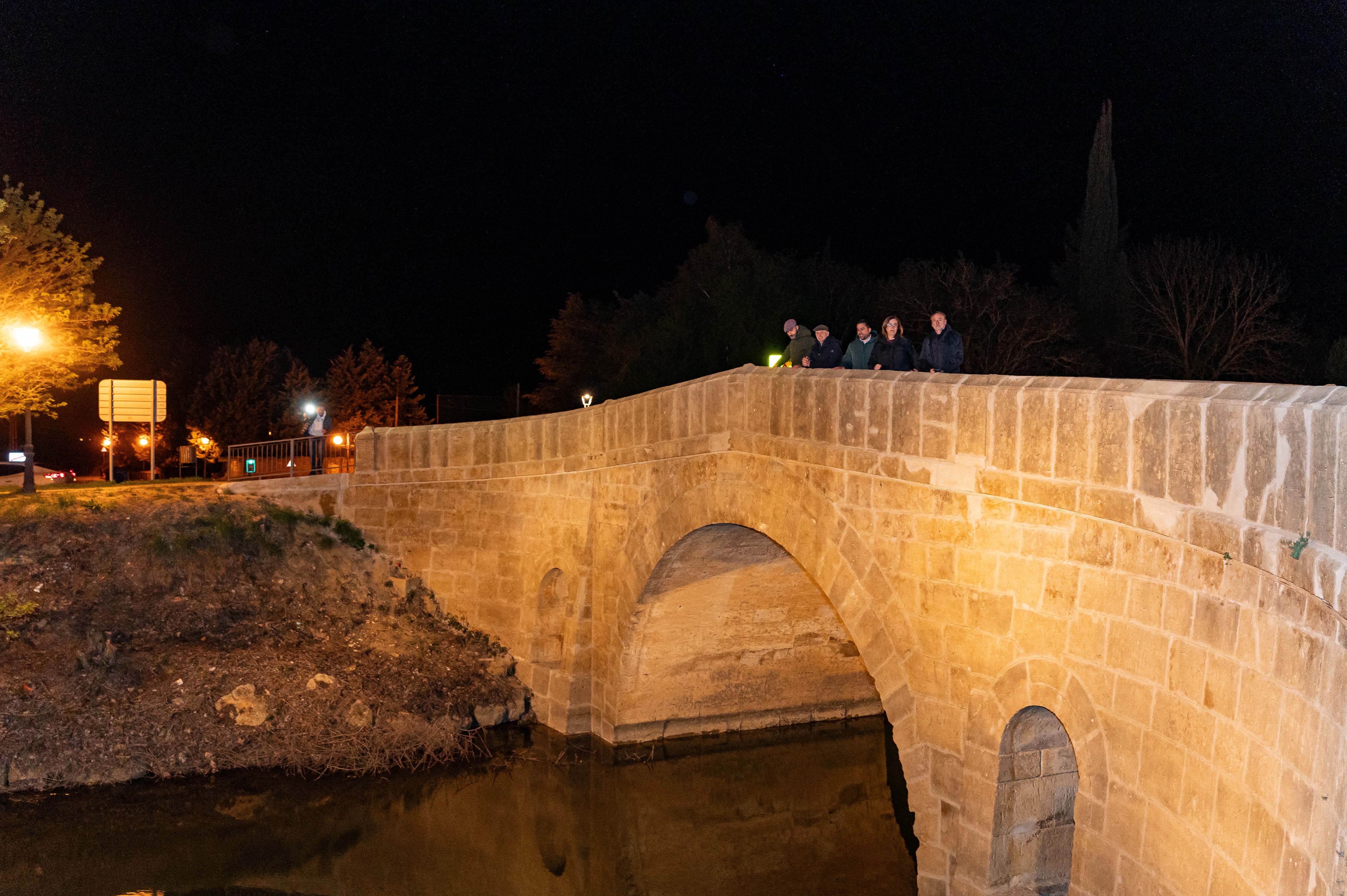 Nueva iluminación del Puente de Becerril de Campos