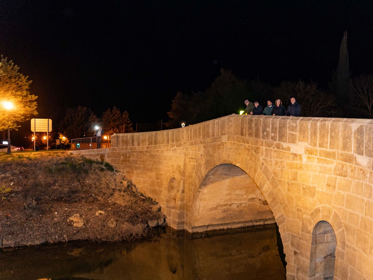 El puente de Becerril de Campos estrena iluminación ornamental eficiente con una inversión de 47.500 euros