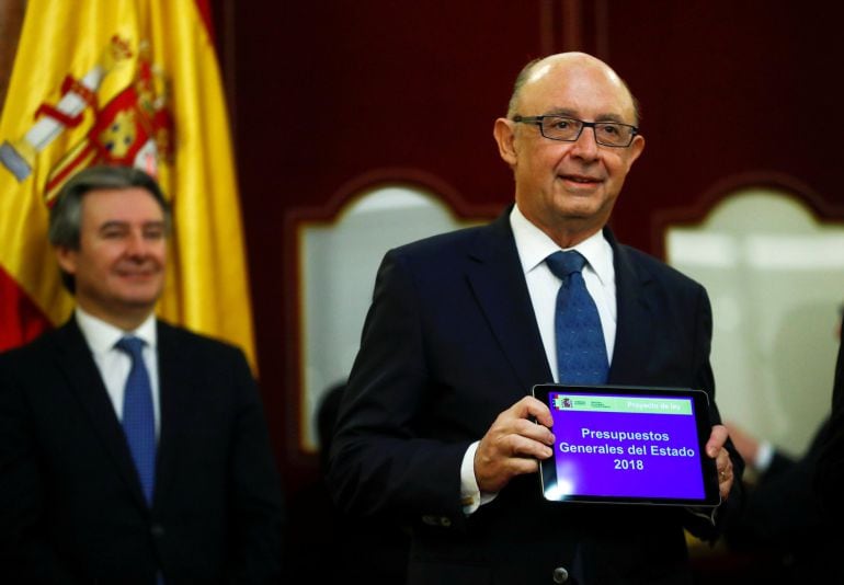 El ministro de Hacienda, Cristobal Montoro, psoa durante la presentación de los Presupuestos Generales del Estado