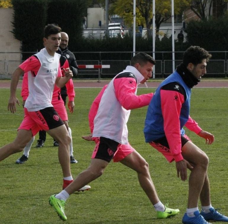 José Fran, entrenandose, junto a Candela y Pepelu