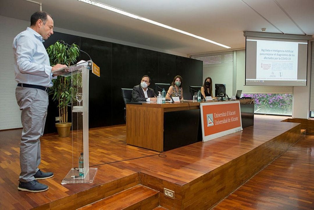 Juan Carlos Trujillo presenta el proyecto ante el conseller Soler, la rectora Navarro y la consellera Pascual