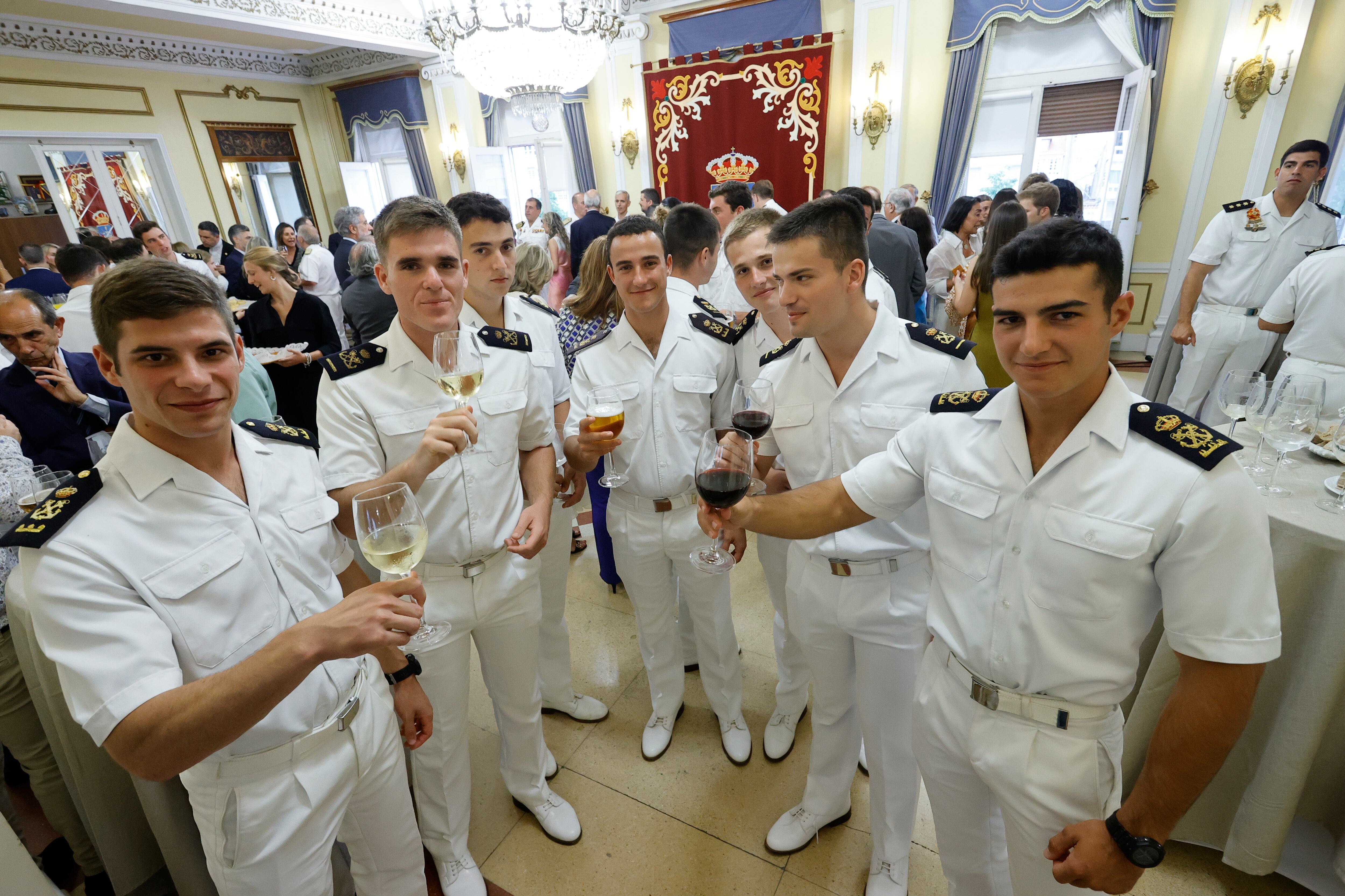 Recepción en el Concello de Ferrol a la dotación del Juan Sebastián de Elcano (foto: Kiko Delgado / EFE)