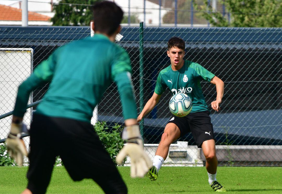 El lateral de Ampuero parece recuperado de sus problemas musculares.