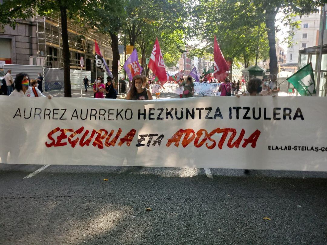 Sindicatos de Educación en Huelga recorren las calles de Bilbao