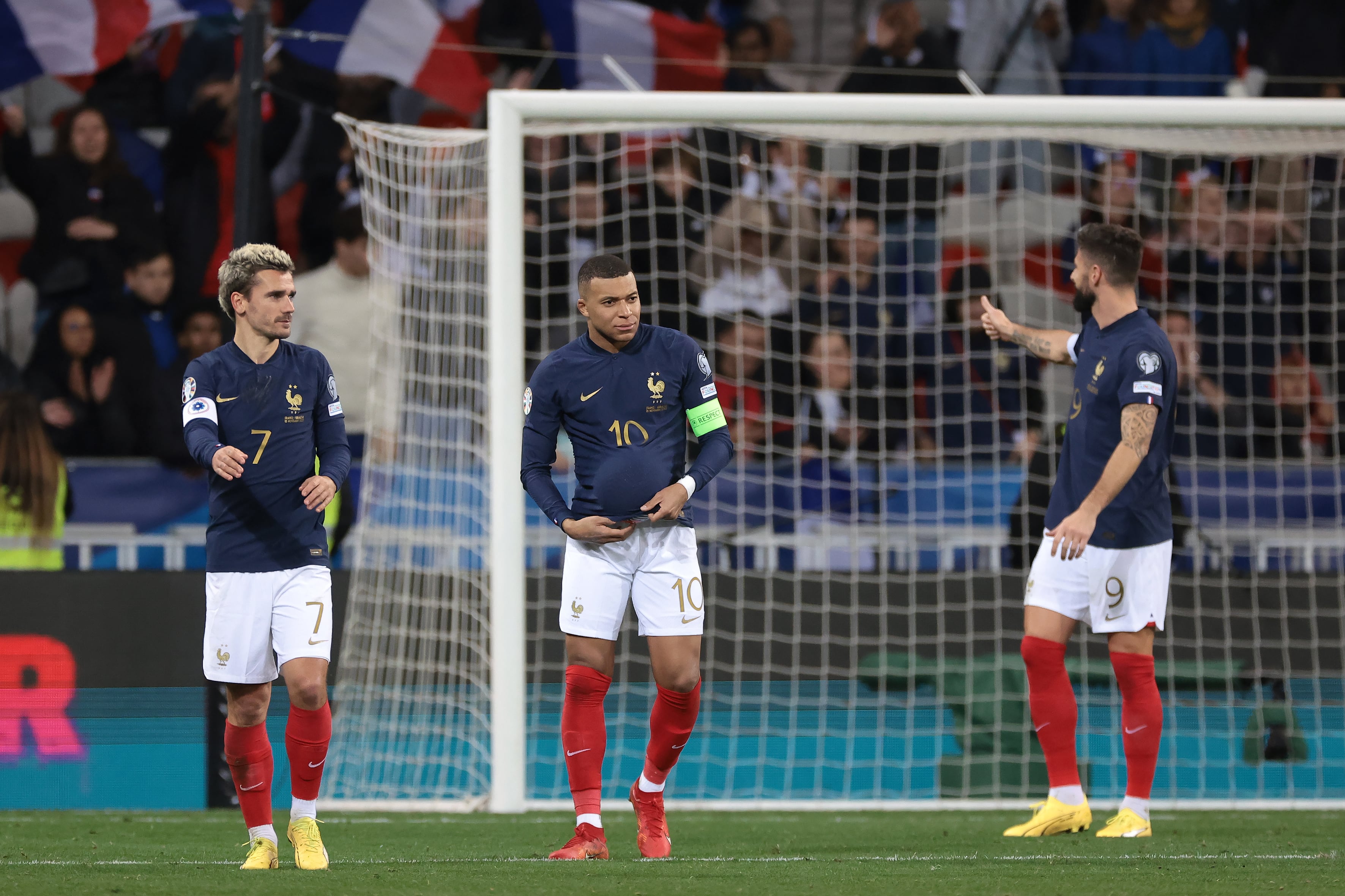 Griezmann, Mbappé y Giroud, durante un partido de la selección francesa. (Jonathan Moscrop/Getty Images)