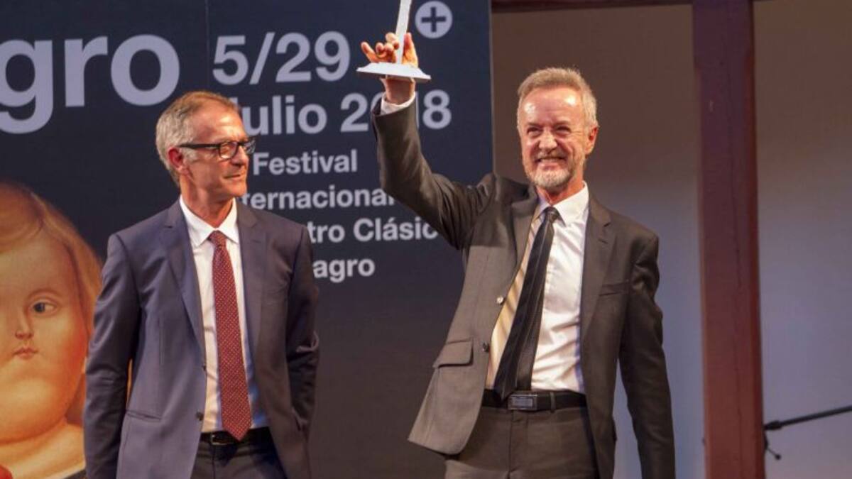 Carlos Hipólito, premio a la maestría, lucidez y versatilidad