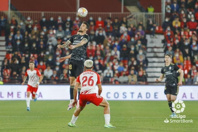 El conjunto berciano se vio superado por el Almería que regresa a puesto de ascenso directo