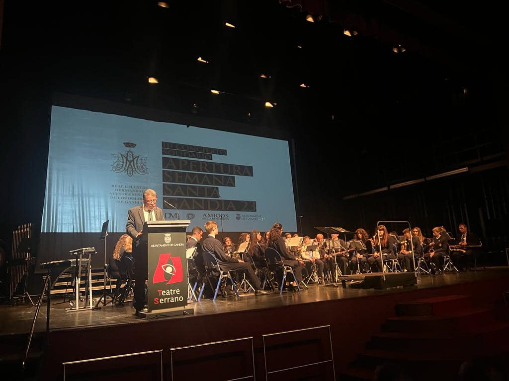 Un momento del concierto solidario organizado por la hermandad de La Dolorosa de Gandia.