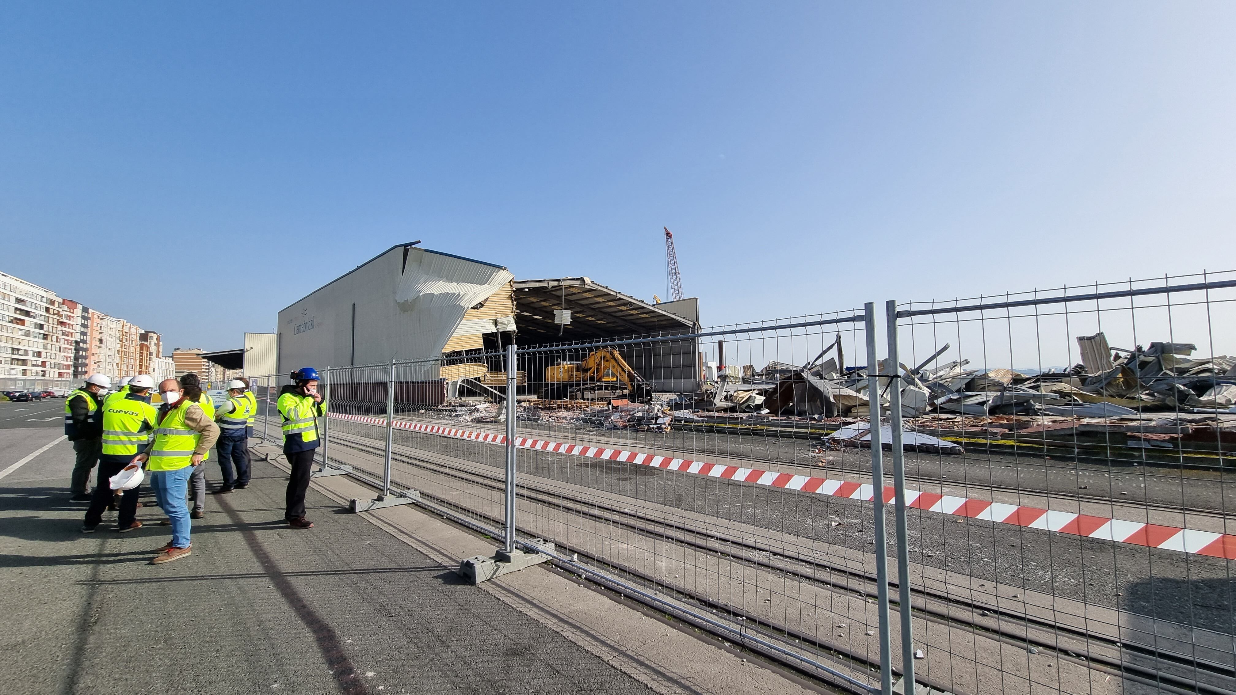 Comienza en Santander la demolición de las naves en el lugar donde se ubicará la nueva terminal ferry.