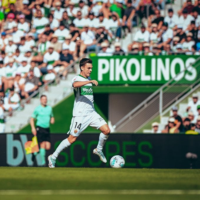 Aleix Febas durante un partido de Liga en el Martínez Valero.