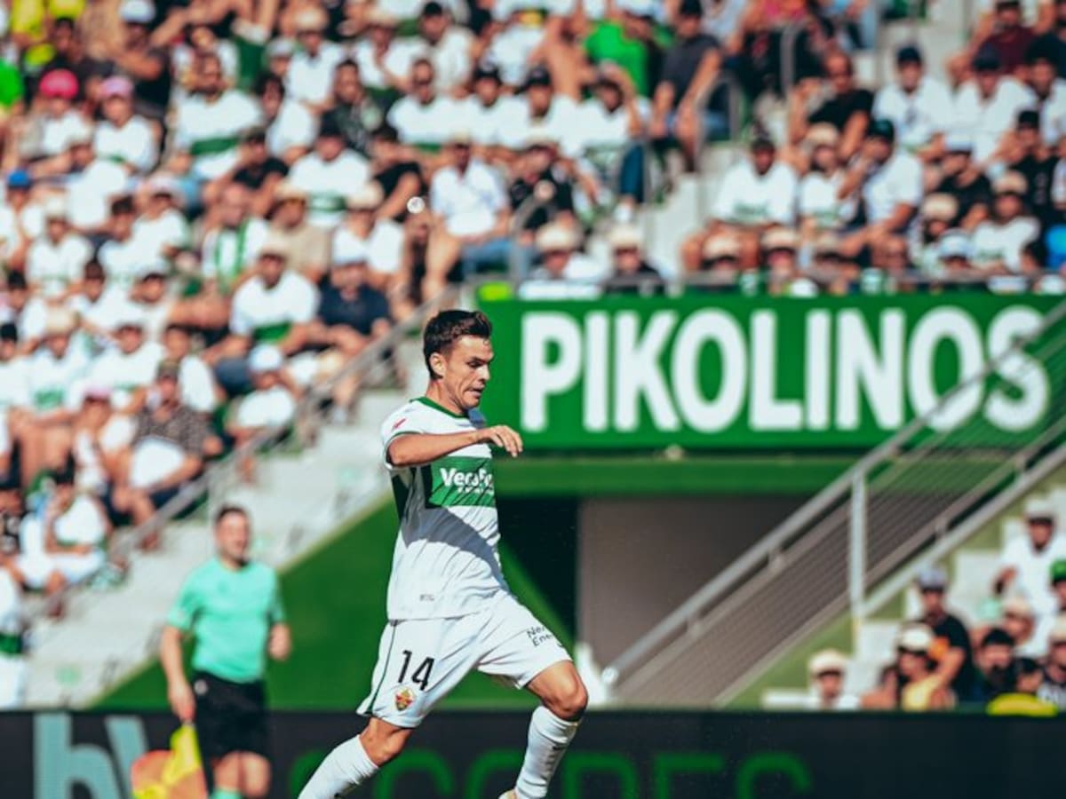 El Elche pierde a su "brújula": Aleix Febas se perderá el duelo ante el Barça por sanción