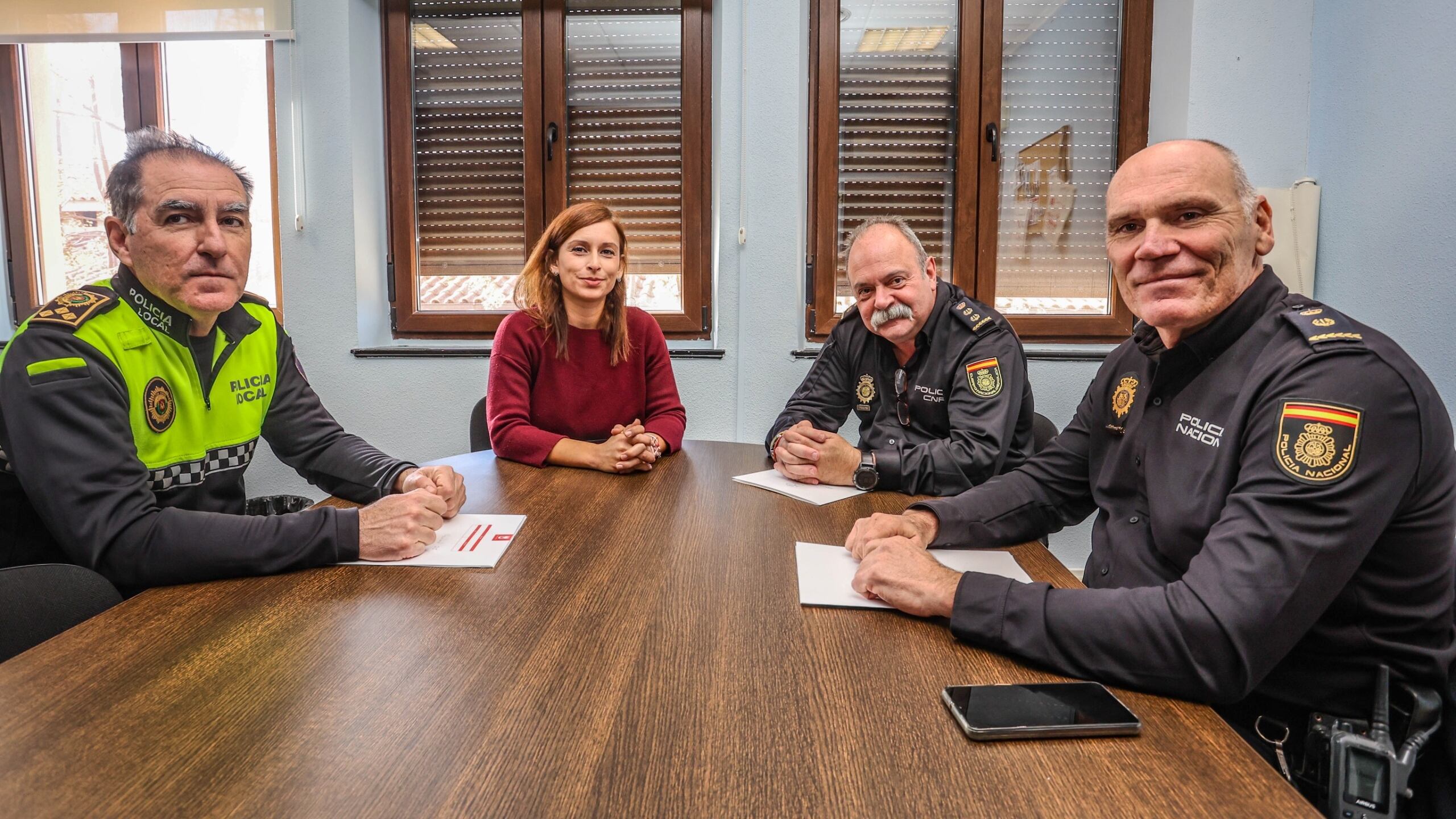 El despliegue incluye patrullas a pie, agentes de paisano y la utilización de drones para labores de vigilancia y control de aforos