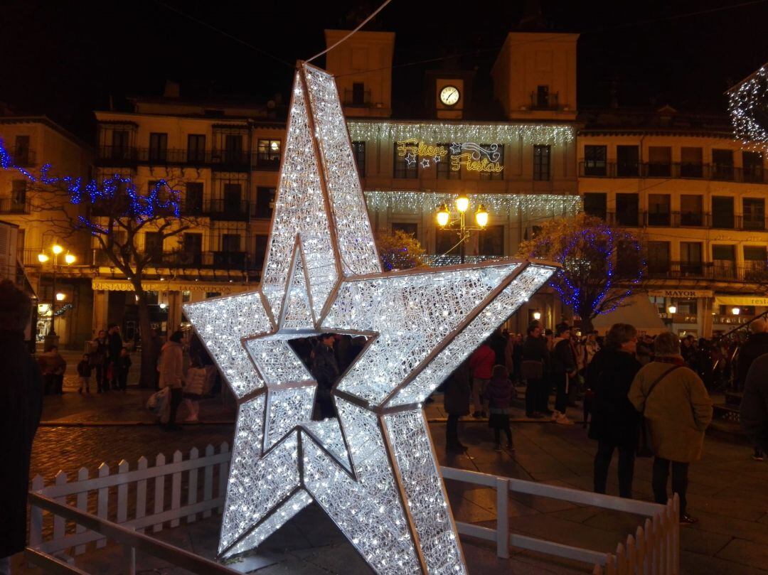 Iluminación en la Plaza Mayor de Segovia