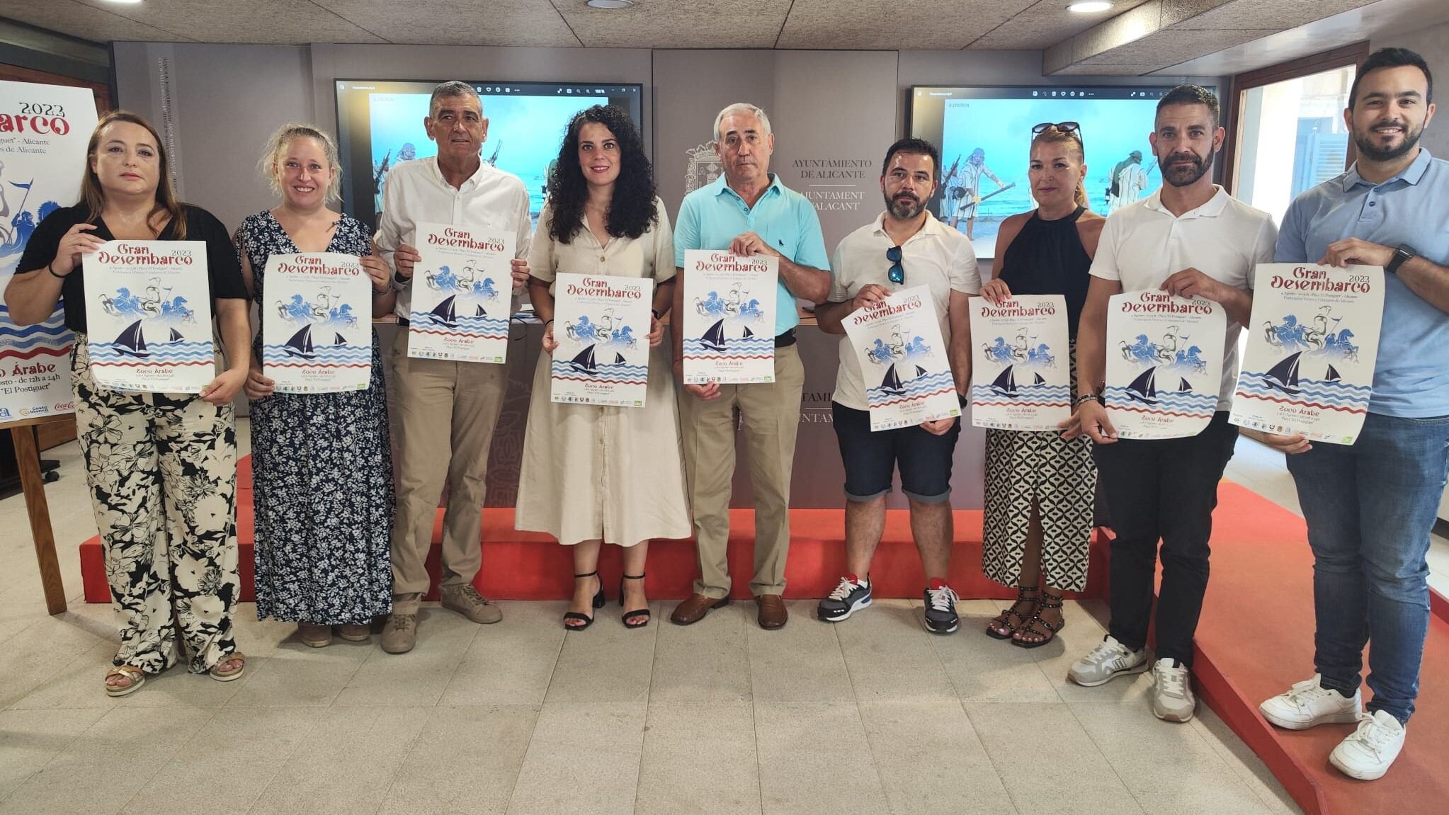 La edil de Fiestas, Cristina Cutanda y el portavoz de la Federación de Moros y Cristianos, Juan de Dios Bermúdez, anuncian el V Gran Desembarco Moro y la instalación del zoco árabe.