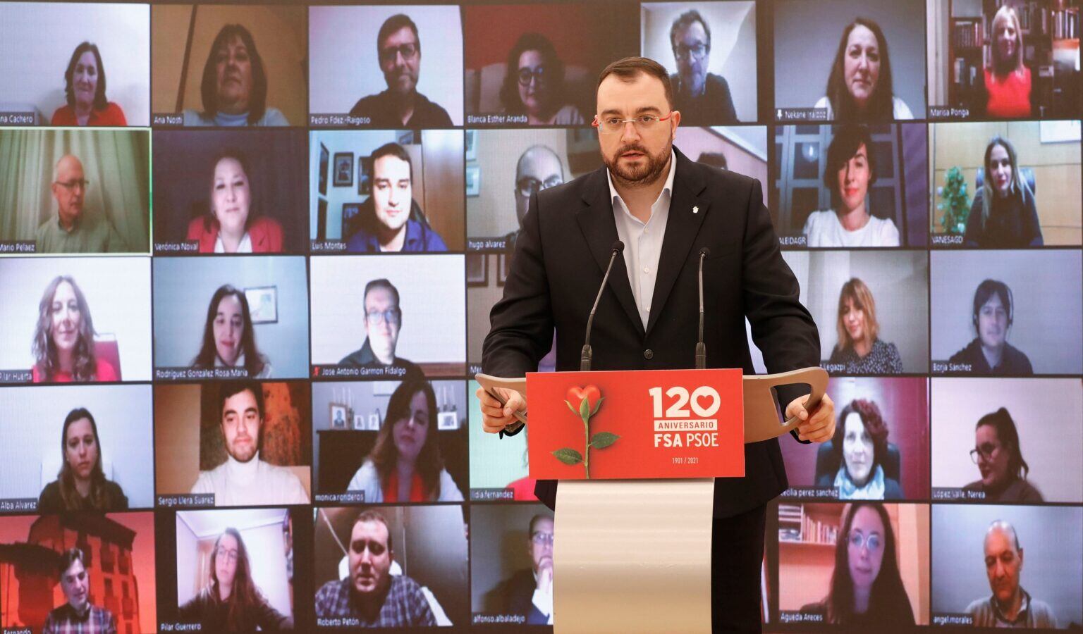 Adrián Barbón durante un encuentro de los socialistas asturianos.