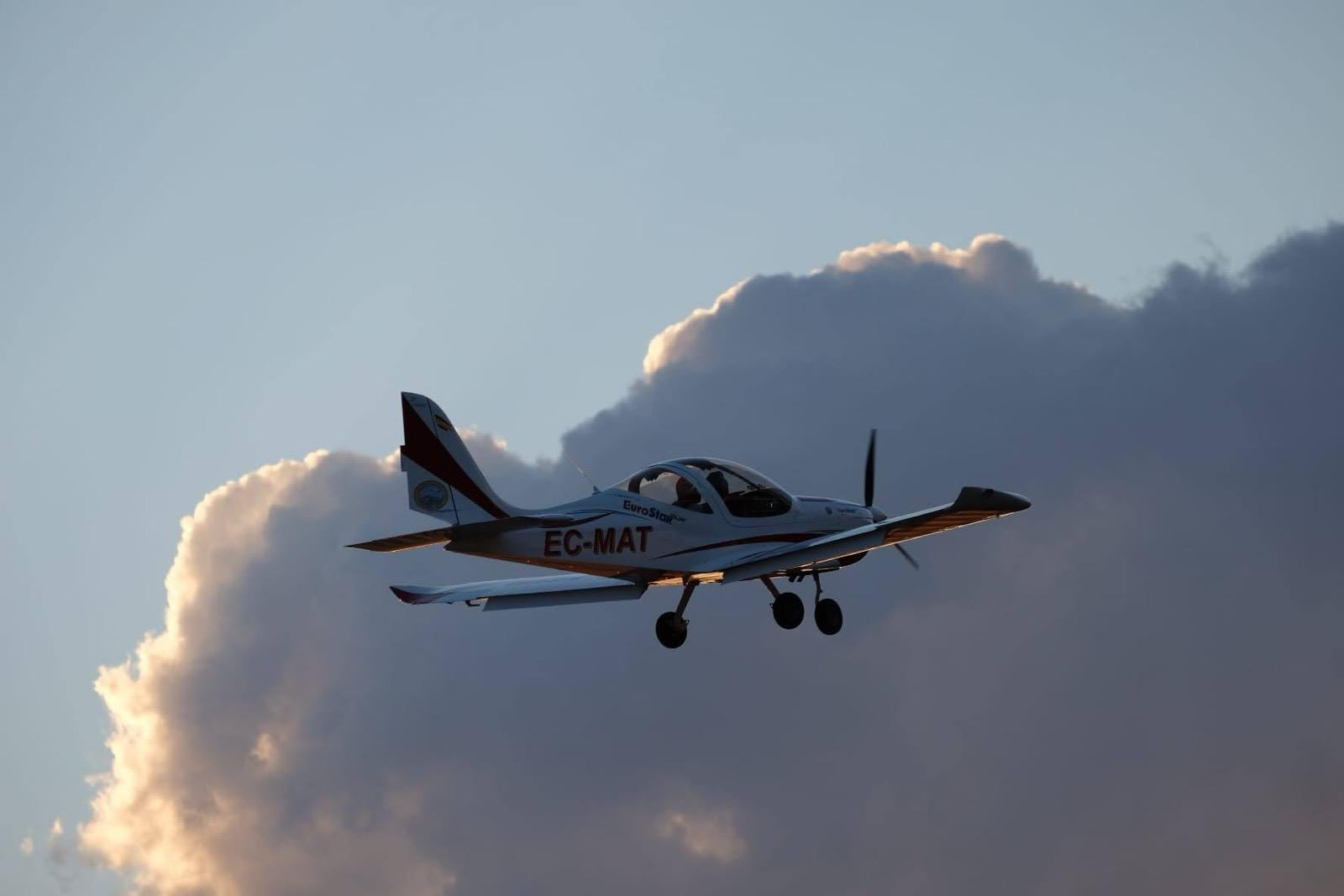 Vuelo avión de Mydair, empresa ubicada en Taragudo