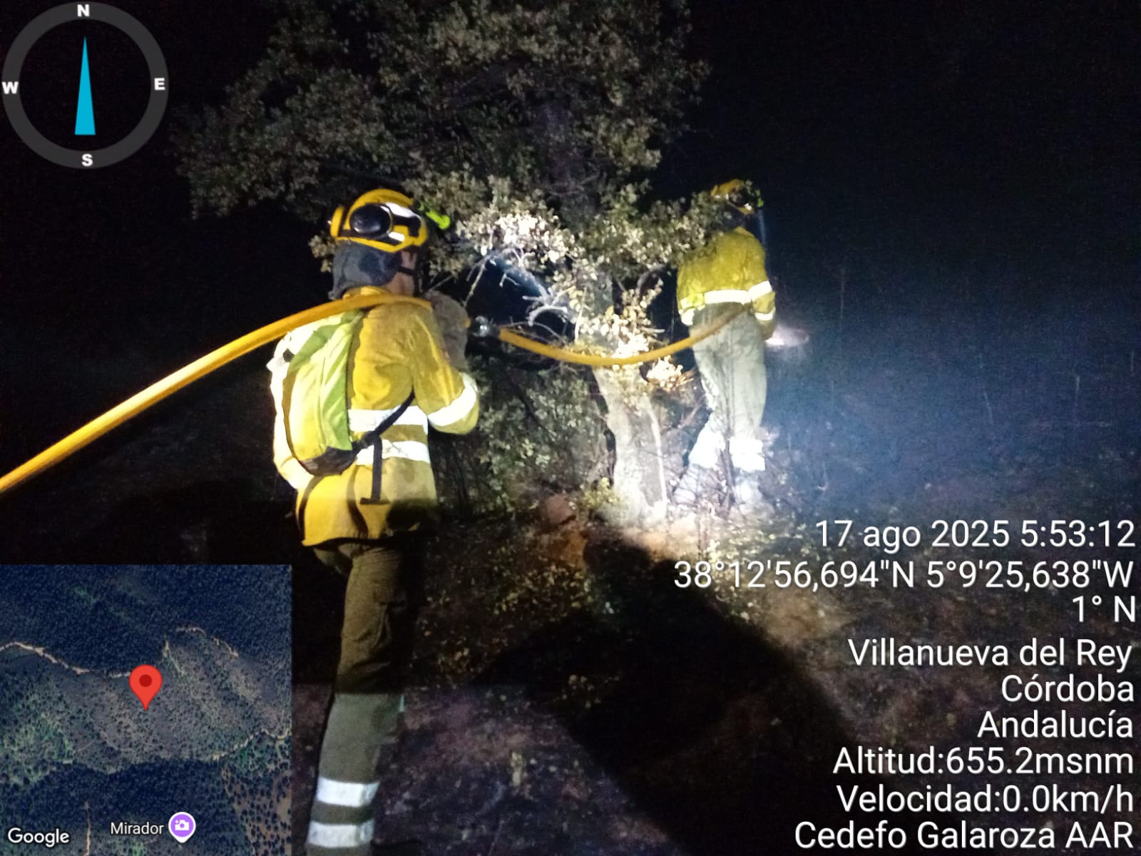 Los bomberos estabilizan el fuego en Villanueva del Rey. Foto: INFOCA.