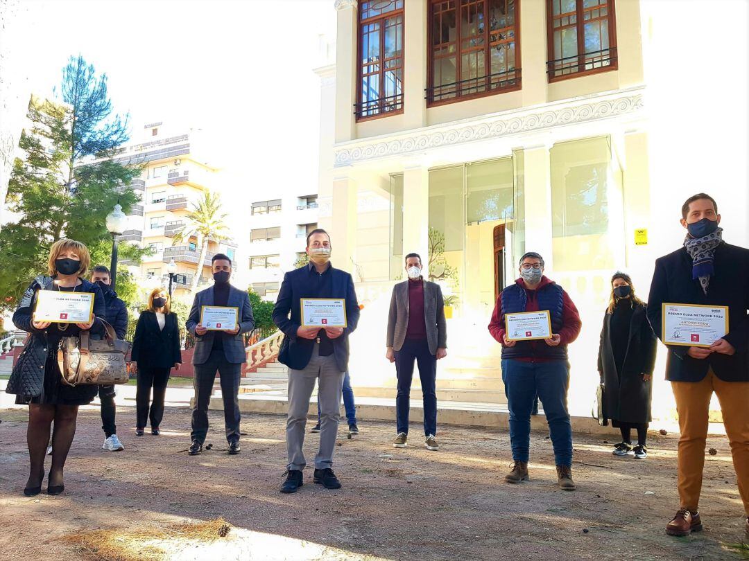 Premiados del programa Network junto al alcalde de Elda 