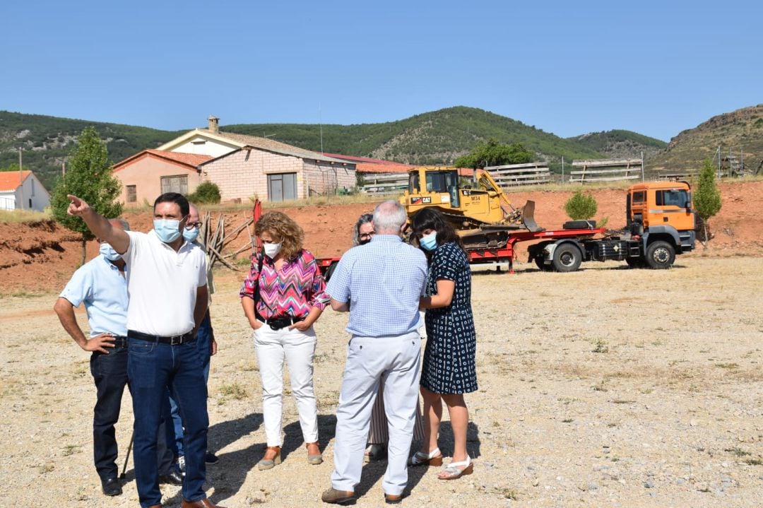 La parcela donde se levantará el futuro parque de bomberos de Cañete está en el paraje de Las Noguerillas