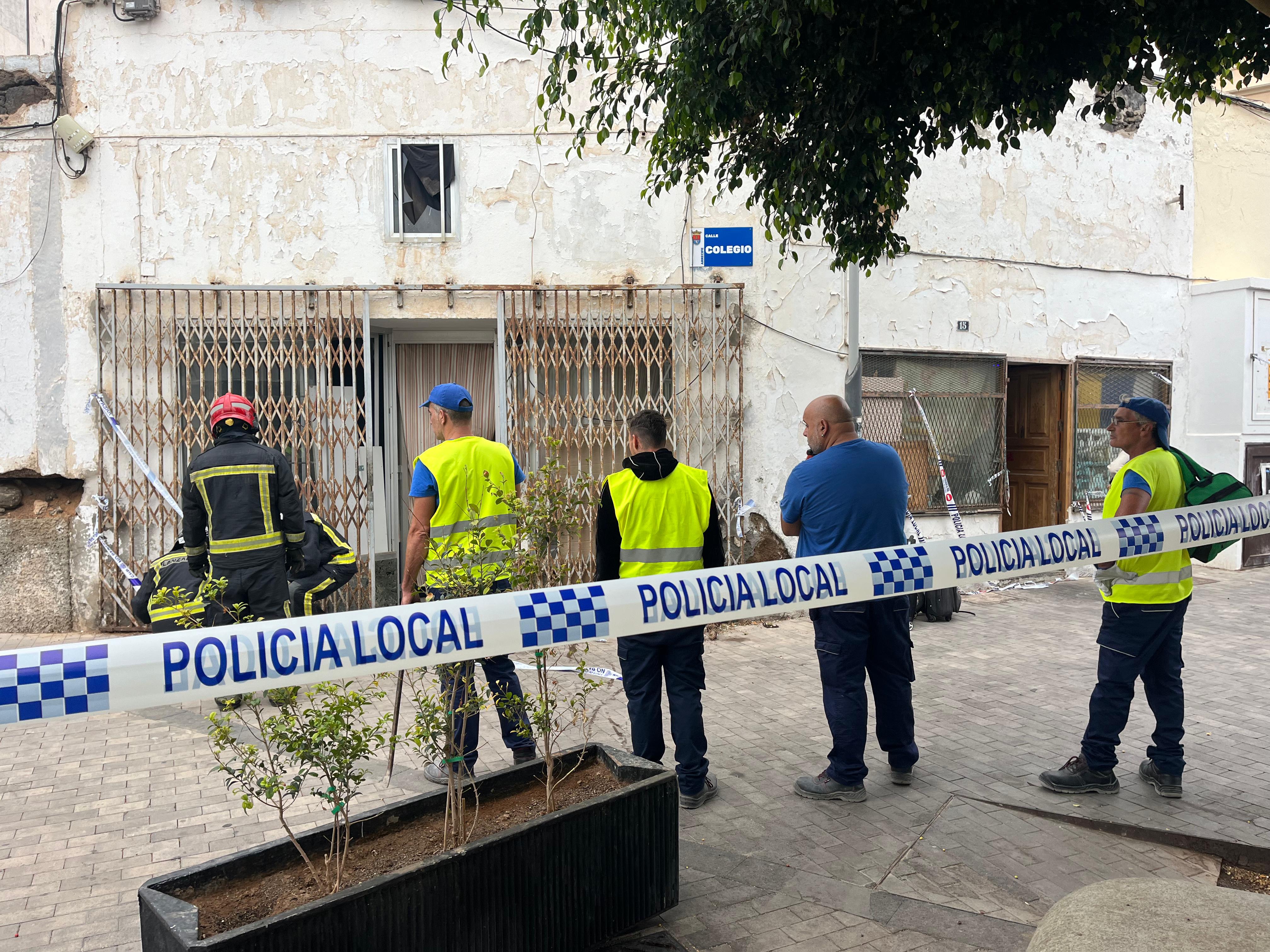 Operarios del Ayuntamiento de Arrecife, listos para comenzar el tapiado de viviendas ocupadas.