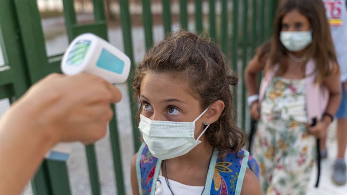 Educación dice que cubrirá todas las bajas por COVID-19 en centros con más del 10% de la plantilla afectada