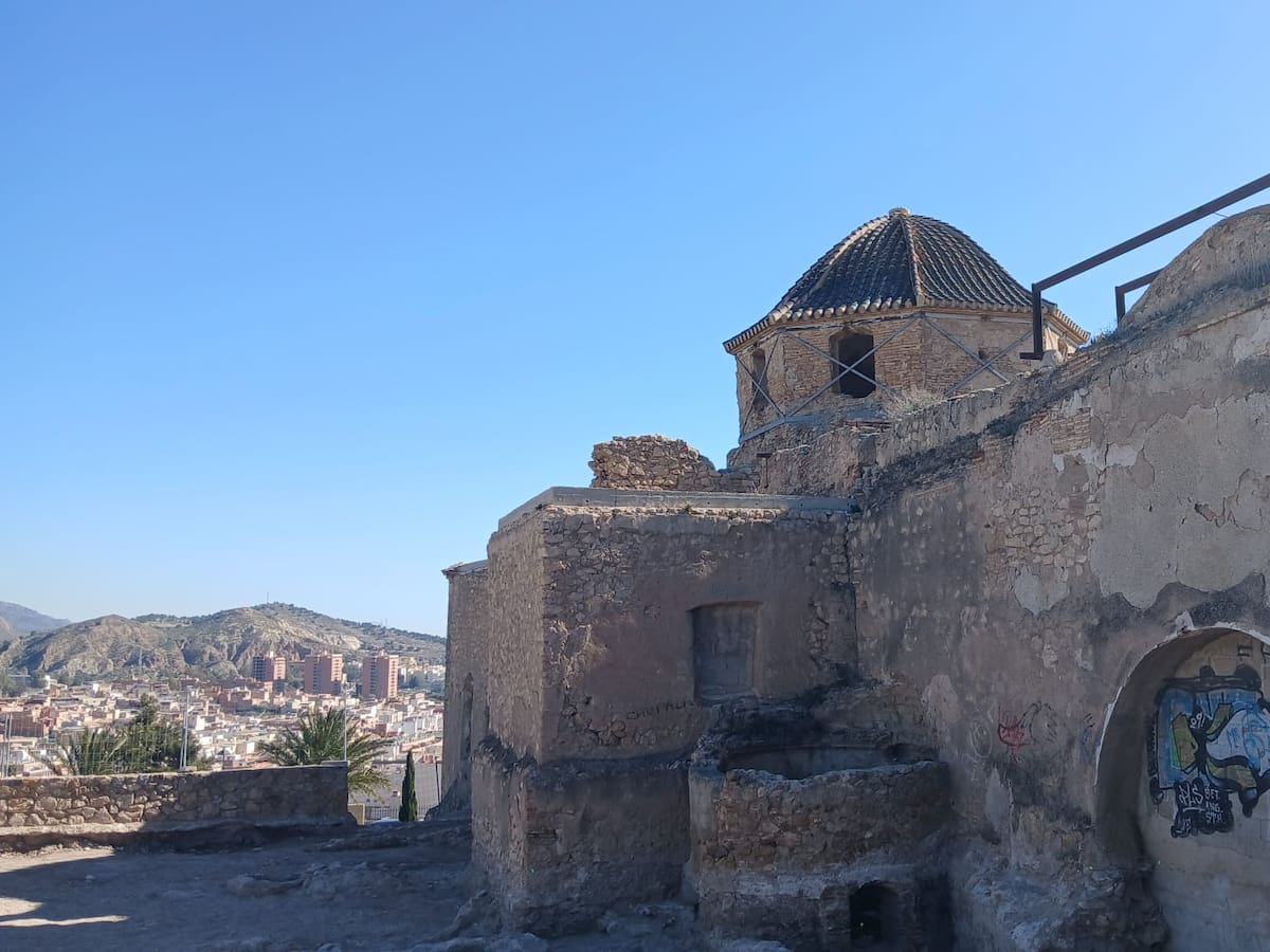 Hallan restos arqueológicos de época medieval en las obras de la Iglesia de San Juan, en Lorca