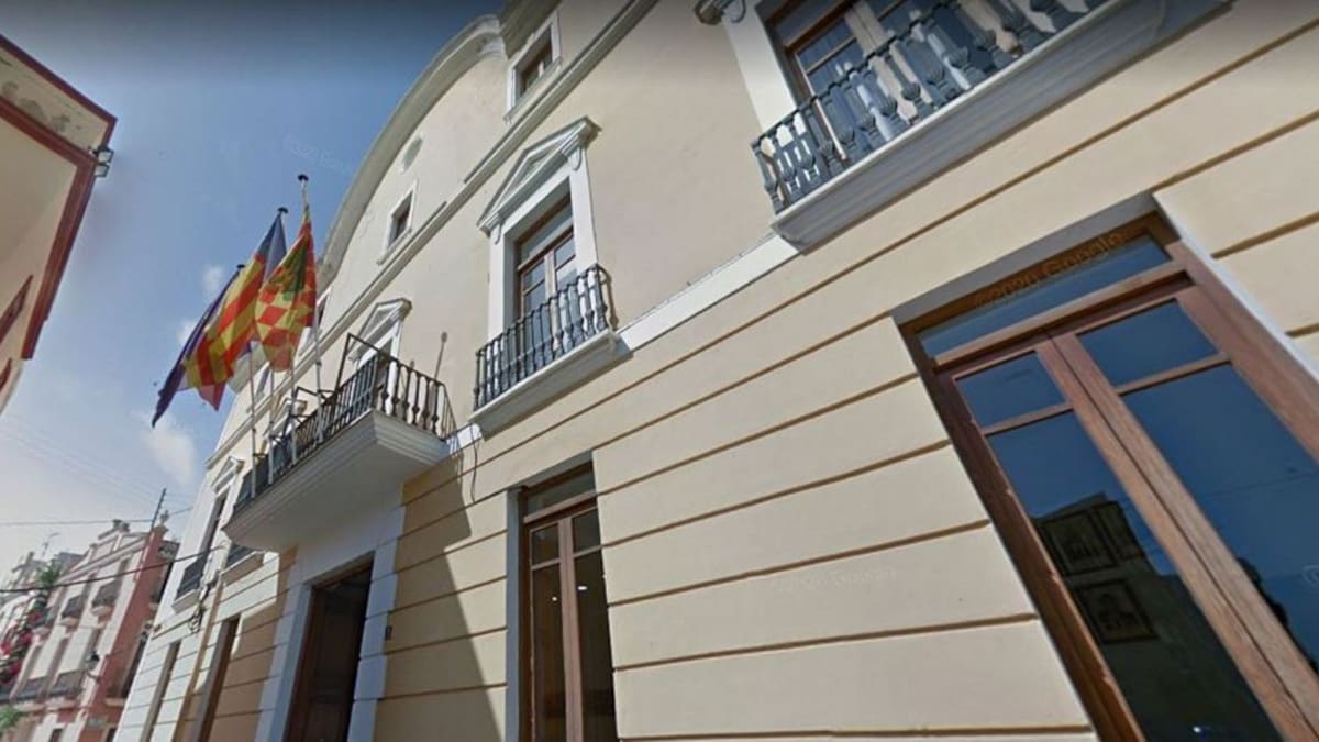 Los partidos de la oposición de Oliva piden en bloque la dimisión del concejal Salvador Llopis