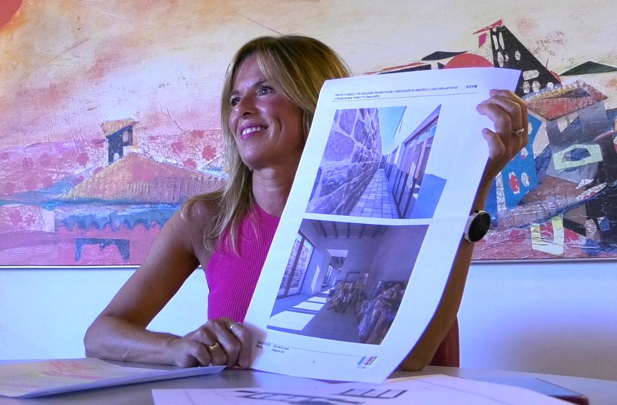 La concejala de Urbanismo, Maricarmen García, con una imagen del proyecto.