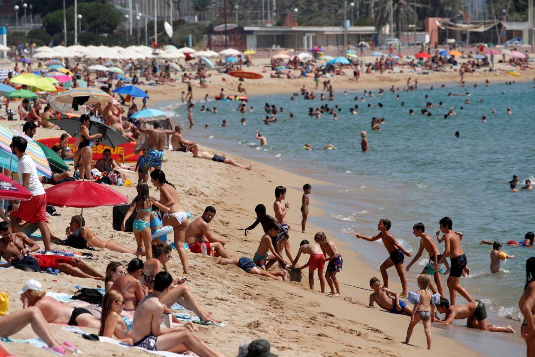 Gente en las playas de Barcelona a 30 de julio de 2020.
