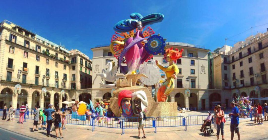 Hoguera Oficial en la Plaza del Ayuntamiento