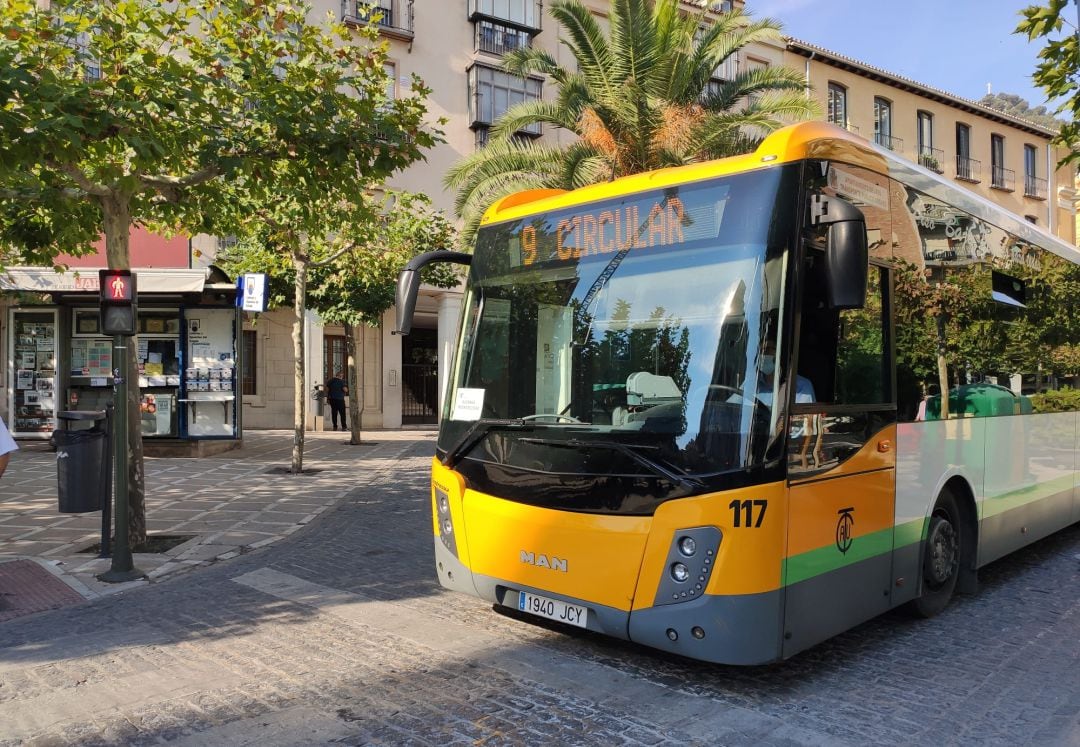 Autobuses Castillo, en uno de sus últimos servicios al frente del transporte urbano en la capital jiennense