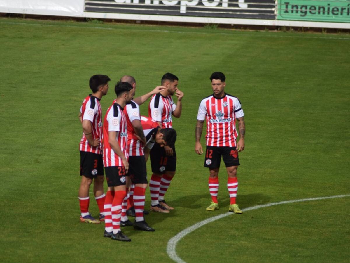 El Zamora CF cae en Avilés pero sigue vivo