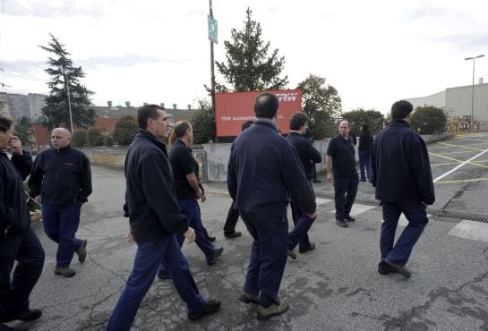 Los trabajadores de TRW en Landaben reclaman a la empresa otra solución que no pase por los despidos