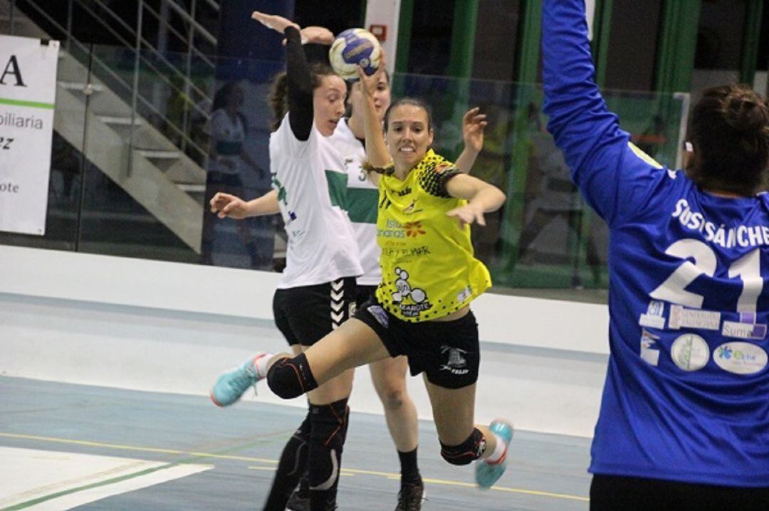 Una de las hermanas Betancort en un partido de la pasda temporada.