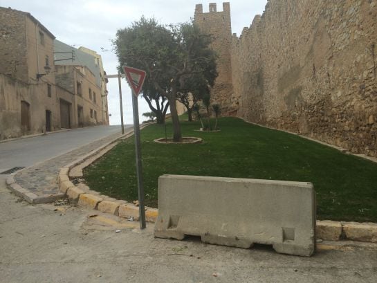 Diverses pilones previstes al llarg de tota la muralla de Montblanc