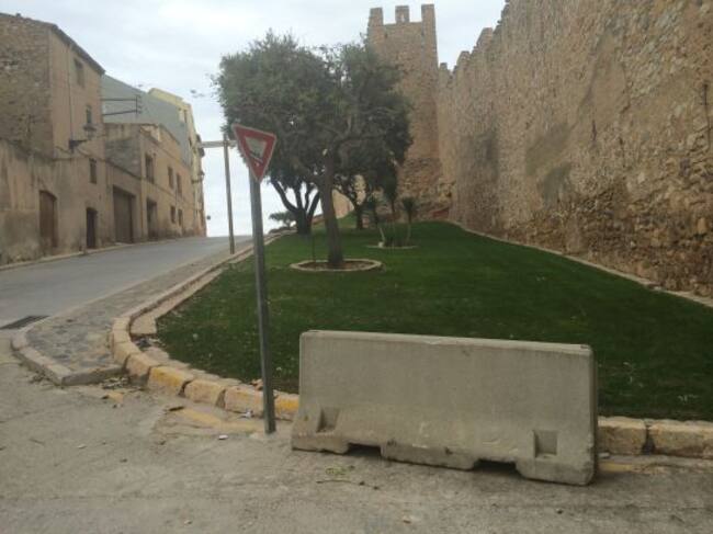 Diverses pilones previstes al llarg de tota la muralla de Montblanc