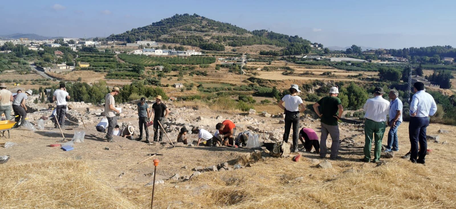 El alcalde de Cehegín y el concejal de Cultura han visitado los trabajos que se están llevando a cabo en el yacimiento de Begastri