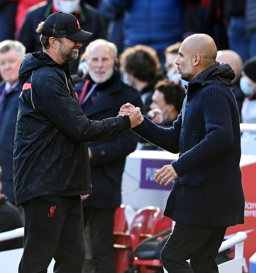 Klopp y Guardiola se saludan en Anfield